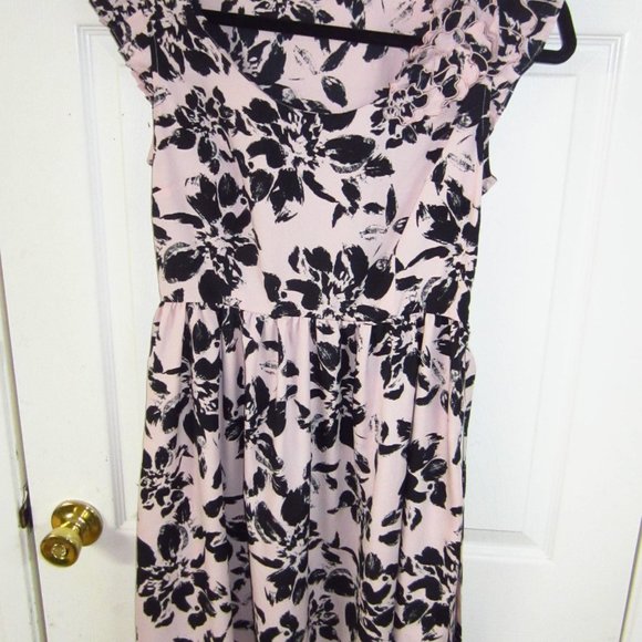 Elle Applicae shoulder soft pink/blck dress - Picture 2 of 8